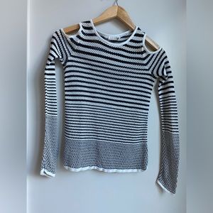 EUC - Rag & Bone cold shoulder, size xtra small